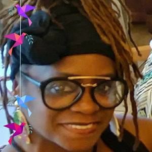 Meet your Posher, Delphine